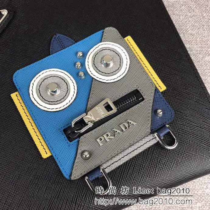 PRADA普拉達 專櫃最新款式 十字紋牛皮 限量版男士手包 2NG005 DD1141